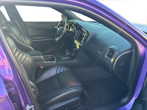 Used 2018 Dodge Charger SRT image 19