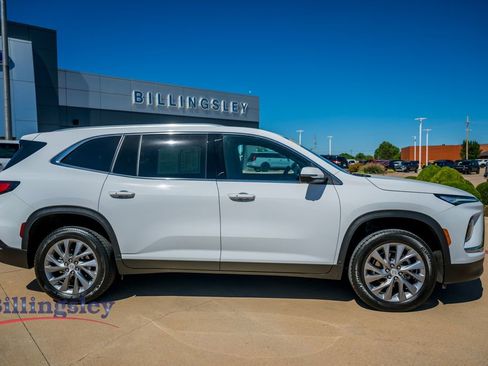 Used 2025 Buick Enclave Preferred FWD image 8