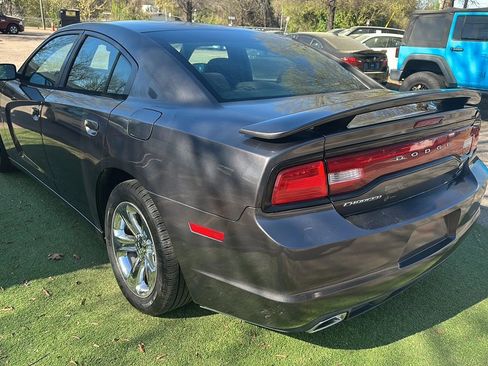 Used 2014 Dodge Charger SE w/ Sport Appearance Group image 6