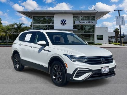 Certified 2023 Volkswagen Tiguan SE w/ Panoramic Sunroof Package FWD image 1