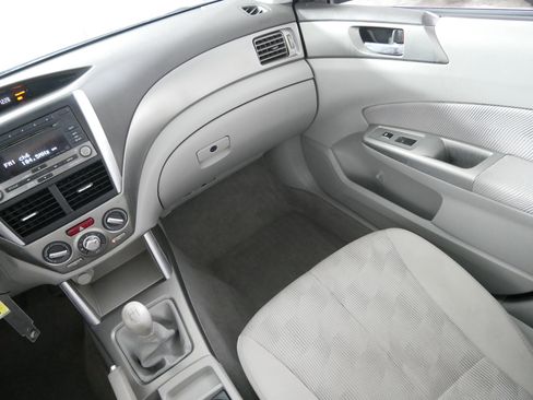 Used 2010 Subaru Forester 2.5X Premium image 11