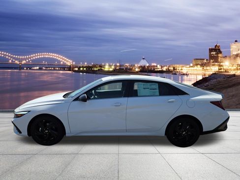 New 2026 Hyundai Elantra SEL Sport FWD image 2