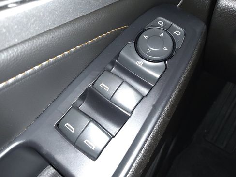 Used 2021 Chevrolet Traverse LS FWD image 27