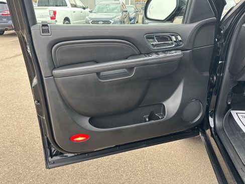 Used 2014 Cadillac Escalade ESV Platinum image 19