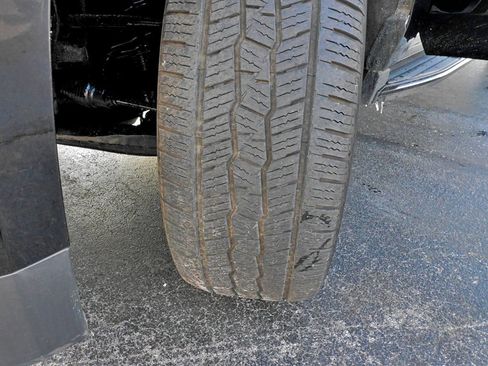 Used 2018 Chevrolet Tahoe LT image 33