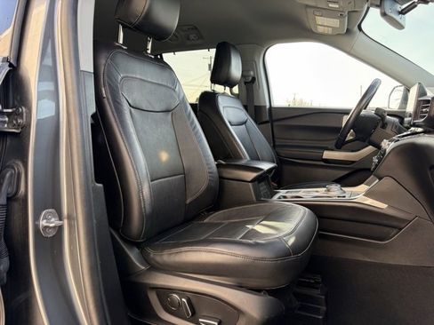 Used 2023 Ford Explorer Limited image 14