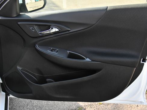 Used 2024 Chevrolet Malibu LT image 40