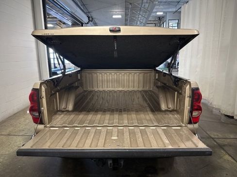 Used 2006 Chevrolet Silverado 1500 LT w/ Light Duty Power Package image 21