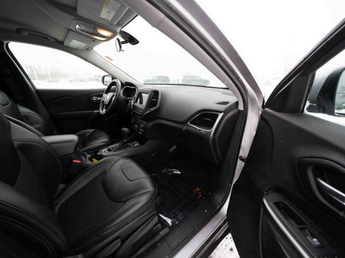 Used 2019 Jeep Cherokee Latitude Plus w/ Cold Weather Group image 26