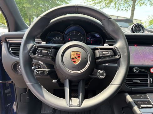 Used 2024 Porsche Macan AWD/4WD image 11