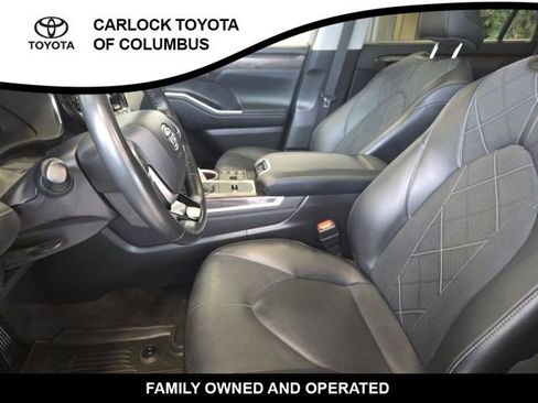 Used 2023 Toyota Highlander Platinum image 12