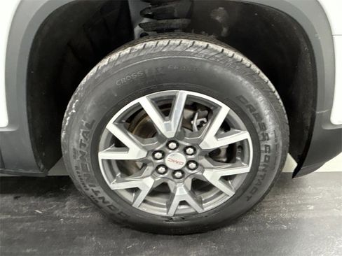 Certified 2023 GMC Acadia SLE w/ Driver Convenience Package image 10