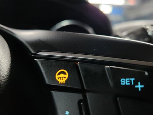 Used 2017 Jaguar F-PACE Premium image 28