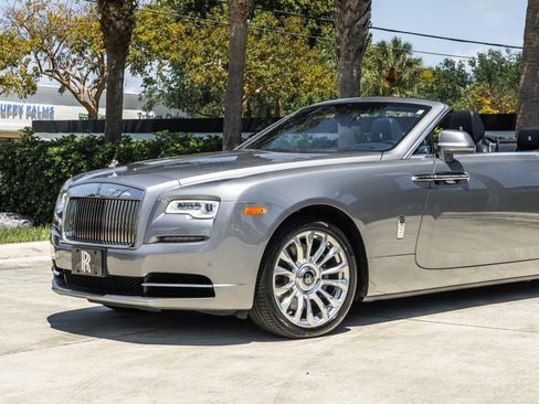Used 2019 Rolls-Royce Dawn RWD image 3