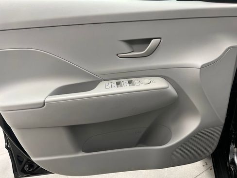 Used 2025 Hyundai Kona SEL FWD image 11