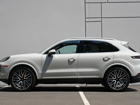 Used 2025 Porsche Cayenne w/ Premium Package Plus AWD/4WD image 9