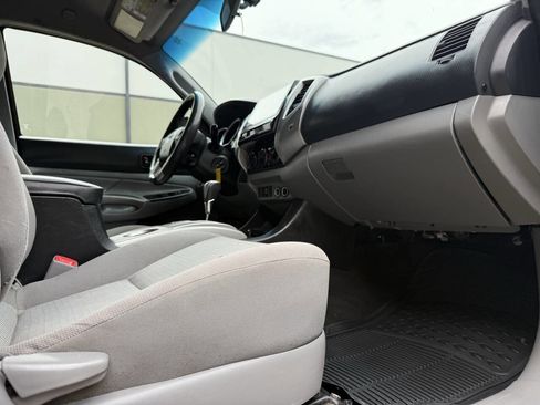Used 2015 Toyota Tacoma PreRunner w/ SR5 Package RWD image 26