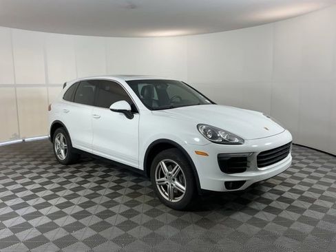 Used 2017 Porsche Cayenne AWD/4WD image 3