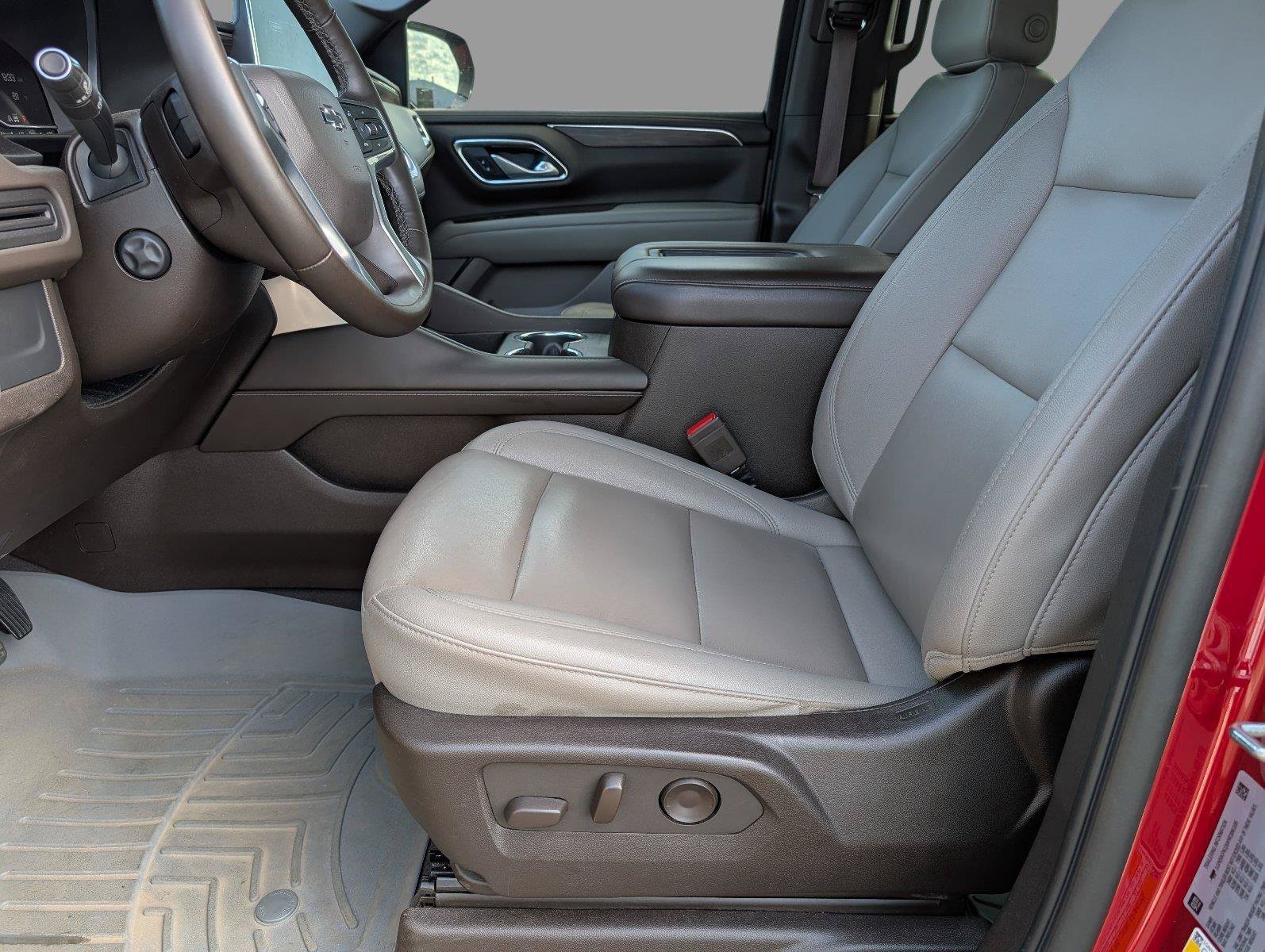 Used 2023 Chevrolet Tahoe Z71 w/ Luxury Package AWD/4WD image 3
