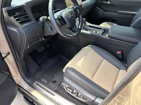 Used 2025 Lexus GX 550 AWD/4WD image 21