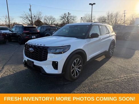Used 2025 Ford Explorer ST-Line image 3