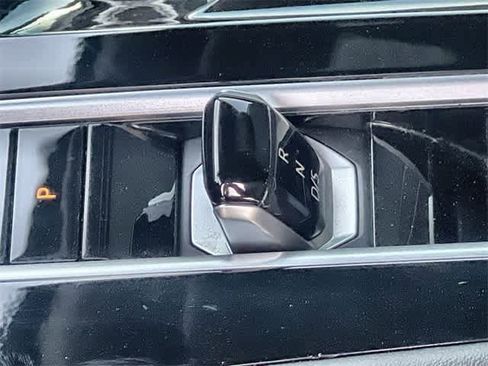 Used 2024 Volkswagen Atlas Cross Sport SE image 16