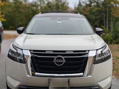 Used 2022 Nissan Pathfinder Platinum w/ Lighting Package (N93)