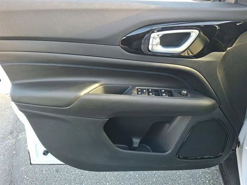 New 2026 Jeep Compass Limited image 9