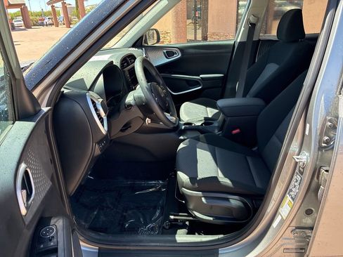 Certified 2025 Kia Soul LX FWD image 21