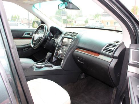 Used 2016 Ford Explorer Platinum AWD/4WD image 17