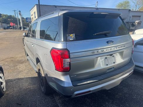 Used 2023 Ford Expedition Max XLT image 3