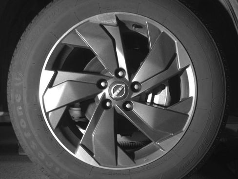 Used 2024 Nissan Rogue SV AWD/4WD image 24