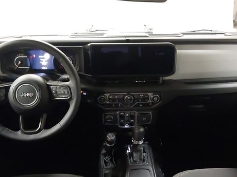 Used 2025 Jeep Gladiator Sport AWD/4WD image 32