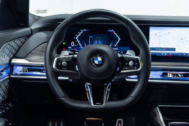 Certified 2023 BMW 760i xDrive w/ Luxury Rear Seating Package AWD/4WD image 13