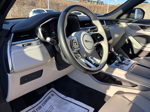 Certified 2025 Jaguar F-PACE R-Dynamic S image 12