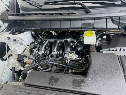 Used 2025 Nissan Pathfinder Platinum FWD image 31