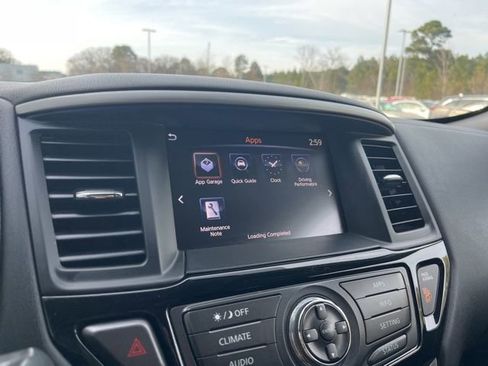 Used 2018 Nissan Pathfinder SV image 21