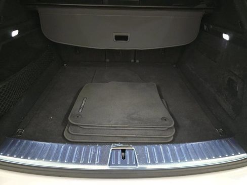 Used 2023 Porsche Cayenne Platinum Edition w/ Premium Package image 13