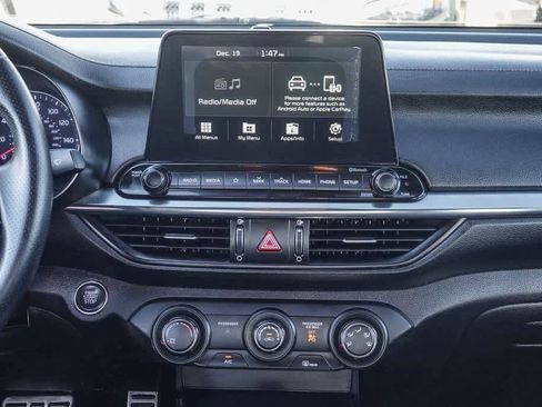 Certified 2021 Kia Forte GT-Line image 12