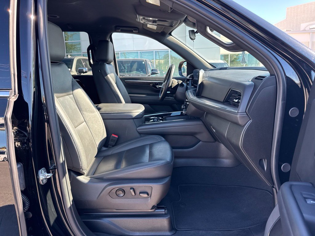 Used 2025 Chevrolet Tahoe LT AWD/4WD image 14
