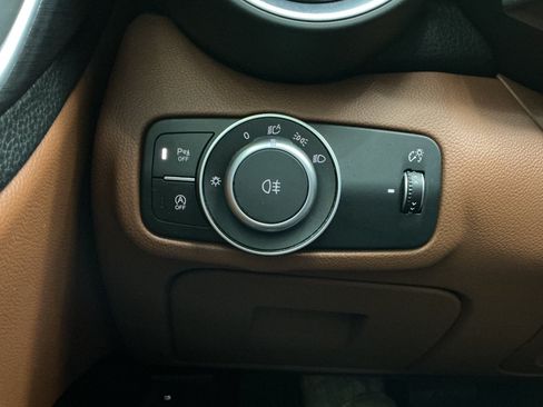 Used 2019 Alfa Romeo Giulia RWD image 37