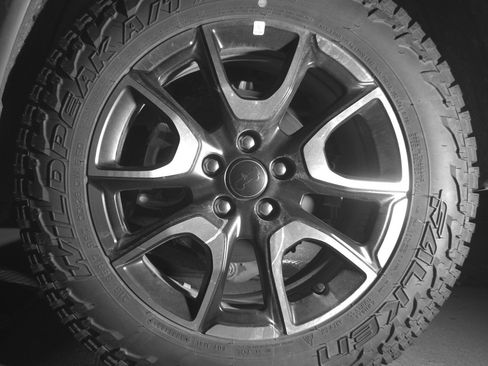 Used 2025 Jeep Compass Trailhawk AWD/4WD image 14