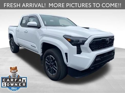 Used 2025 Toyota Tacoma TRD Sport image 3