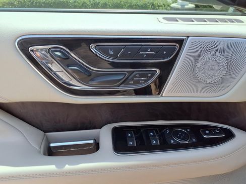 Used 2018 Lincoln Navigator Reserve w/ Technology Package AWD/4WD image 21