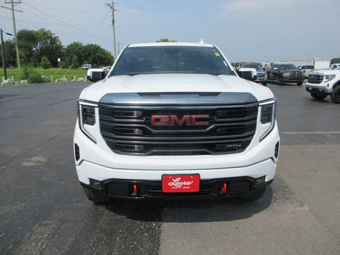 Used 2022 GMC Sierra 1500 AT4 w/ AT4 Preferred Package AWD/4WD image 13