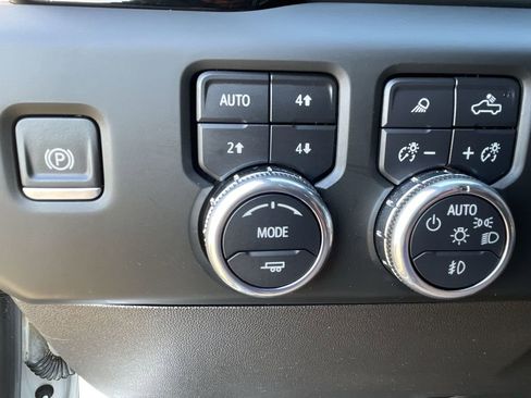 Used 2024 GMC Sierra 1500 AT4X image 18