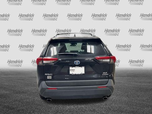Used 2020 Toyota RAV4 XLE AWD/4WD image 9