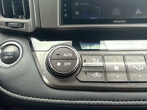 Used 2015 Toyota RAV4 Limited w/ Technology Package image 32