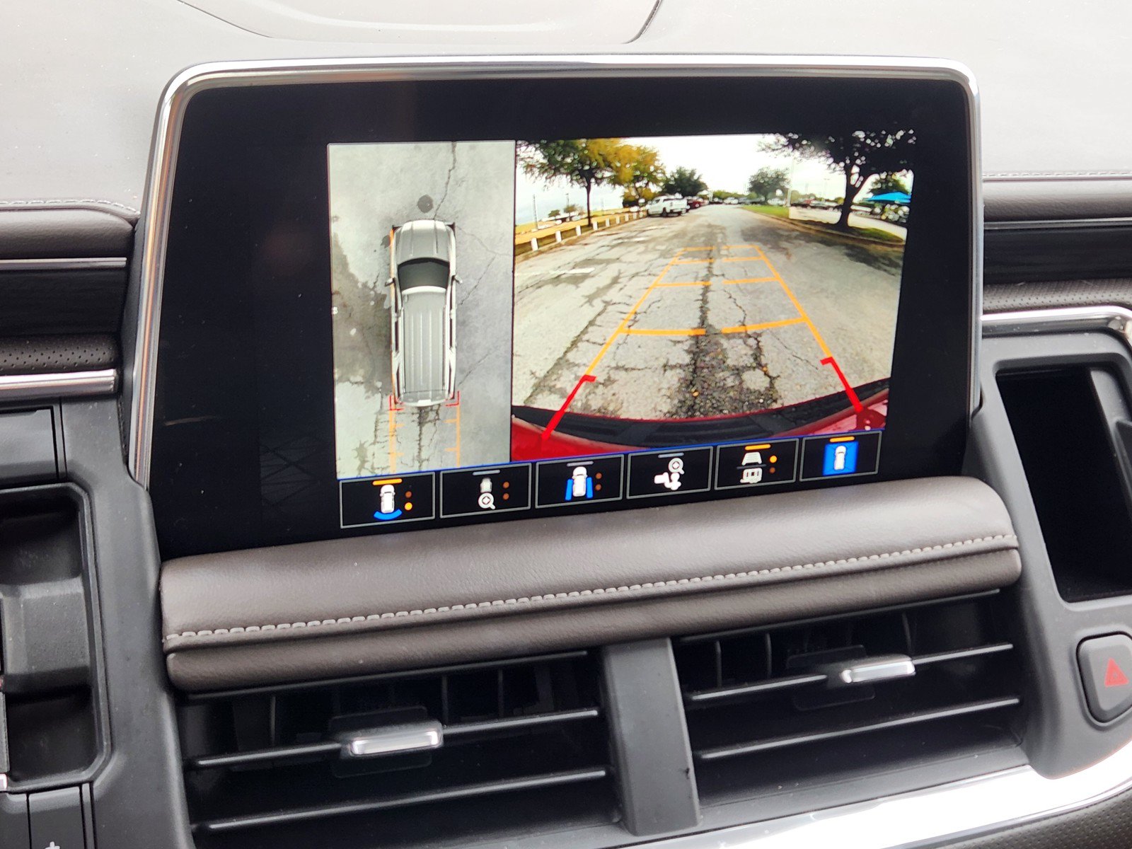 Used 2023 GMC Yukon SLT w/ SLT Premium Package RWD image 8