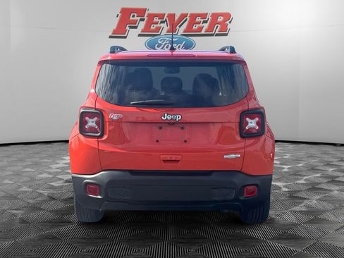 Used 2020 Jeep Renegade Latitude w/ Popular Equipment Group image 4